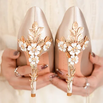Элегантные женские блестящие туфли-лодочки на высоком каблуке 9,5 см, дизайнерские украшения с металлической резьбой на шпильках, Свадебные туфли для выпускного вечера Большого размера