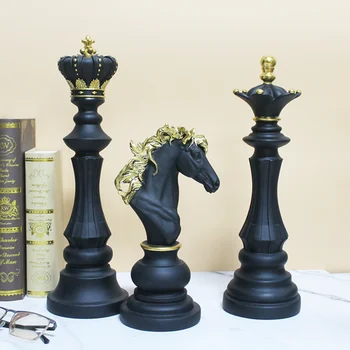 Шахматная статуэтка из скандинавской смолы, украшения для дома, черно-белые шахматные фигуры, король и королева, украшение гостиной