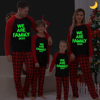 Семейные пижамы на Рождество 2023 года, светящиеся, мы-семейные красные пижамы