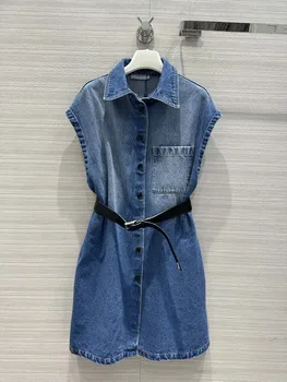 Платье-рубашка из джинсовой ткани с вырезом